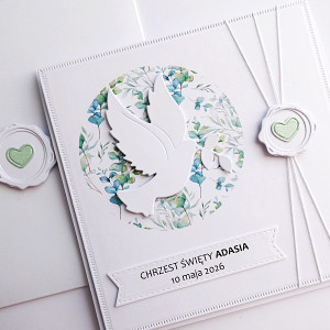 Kartka na Chrzest z gołębicą z życzeniami