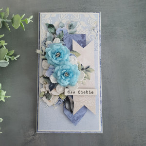 Kartka na urodziny z niebieskimi kwiatami
