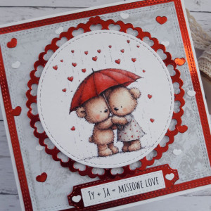 Kartka na walentynki z misiami pod parasolką, nietypowy napis