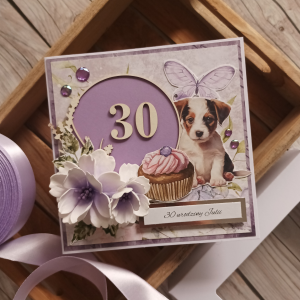 Kartka personalizowana urodzinowa, fioletowa z pieskiem, w pudełku