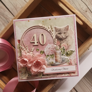 Kartka personalizowana urodzinowa, różowa z kotem, w pudełku
