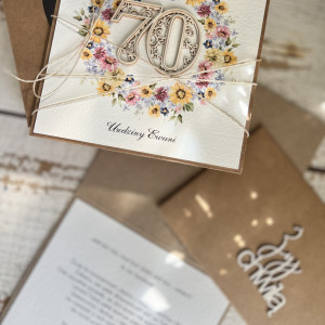 Kartka ręcznie robiona na 70 urodziny + piękne życzenia KU70-086