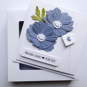 Kartka ślubna z niebieskimi kwiatami handmade