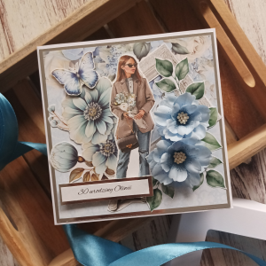 Kartka urodzinowa personalizowana dla kobiety, niebieska