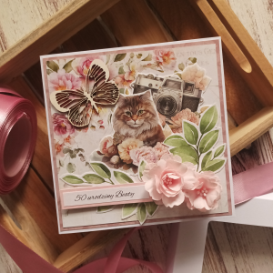 Kartka urodzinowa personalizowana, różowa z kotem