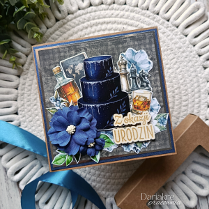 Kartka urodzinowa w pudełku, niebieska, tort, z okazji urodzin, u7