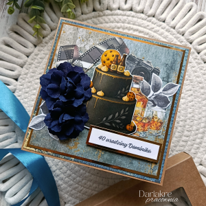 Kartka urodzinowa w pudełku, personalizowana, tort, ciemne kolory u34