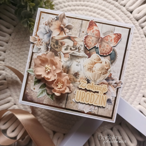 Kartka urodzinowa w pudełku, z okazji urodzin, beżowa, u174