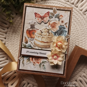 Kartka w pudełku urodzinowa, tort, beż i brąz, personalizowana, u89