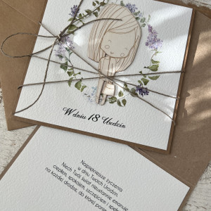 Kartka z pudełkiem na 18 urodziny dla dziewczyny z życzeniami