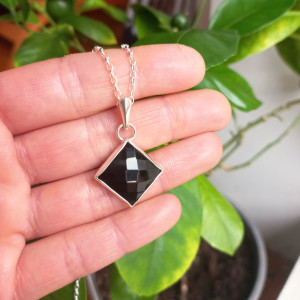 Klasyczna czerń onyksu