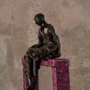 Kobieta bez serca rzeźba