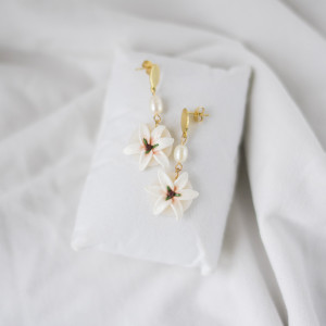 Kolczyki białe lilie