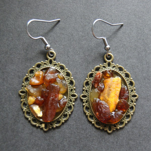 Kolczyki bursztyn, metal, stal chirurgiczna.