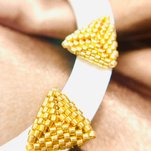 KOLCZYKI HANDMADE Z KORALIKÓW W KOLORZE ZŁOTYM