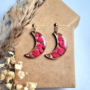 Kolczyki księżyc z suszonymi kwiatami gipsówki