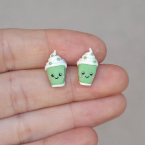 Kolczyki matcha latte kawaii - lekkie i urocze sztyfty