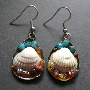 kolczyki muszelka, bursztyn, metal, jadeit, stal chirurgiczna