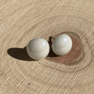 Kolczyki na sztyfcie perłowe białe