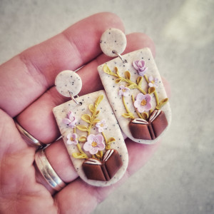 Kolczyki Poclay- koła z koszykiem kwitnące książki