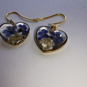 Kolczyki serca wiszące kolczyki niezapominajki elegancka biżuteria