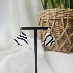 Kolczyki serduszka w paski wiszące