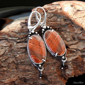 Kolczyki srebrne z jaspisem i spinelem wiszące