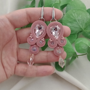 Kolczyki sutasz soutache brudny zgaszony róż klipsy