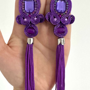 Kolczyki sutasz w kolorze fioletowym z chwostami