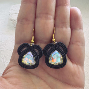 Kolczyki sutasz z pięknym kryształkiem