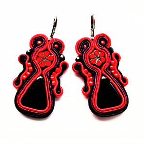 Kolczyki sutaszowe Black Triangle