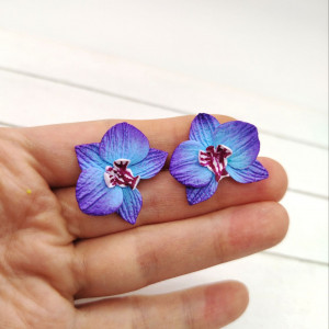Kolczyki sztyfty z miniaturowymi storczykami fioletowo-błękitnymi