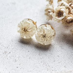 Kolczyki sztyfty z żywicy z kwiatem krwawnika