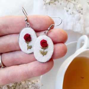 Kolczyki wiszące Bordowe róże ogrodowe duże owalne