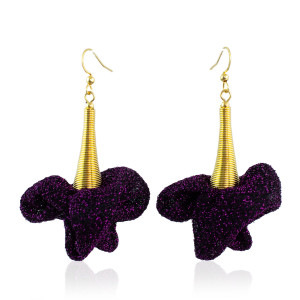 Kolczyki wiszące ciemny fiolet połyskujące złote eleganckie imprezowe