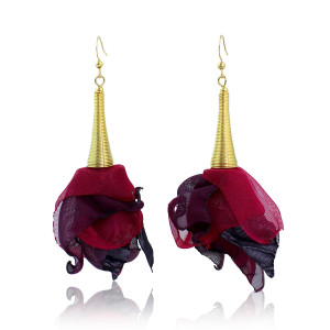 Kolczyki wiszące długie kwiaty malinowe z tkaniny lekkie złote boho