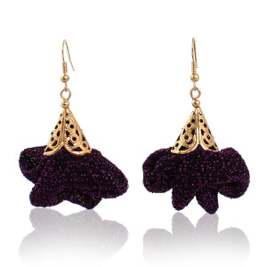 Kolczyki wiszące fiolet brokatowe z tkaniny lekkie złote sylwester