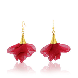 Kolczyki wiszące malinowe z tkaniny lekkie kwiaty boho złote