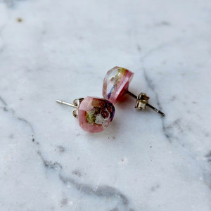 Kolczyki wkrętki z żywicy epoksydowej - Zamknięte w Ciszy