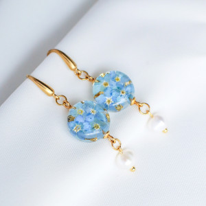 Kolczyki z niezapominajkami i perłami