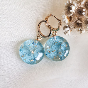 Kolczyki z suszonymi kwiatami hortensji