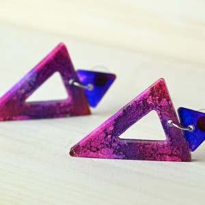 Kolczyki z żywicy handmade trójkąt K25