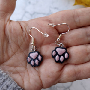 Kolczyki z żywicy w kształcie kocich łapek