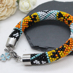 kolorowa bransoletka z drobniutkich koralików - ukośnik