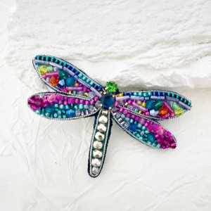 Kolorowa broszka ważka