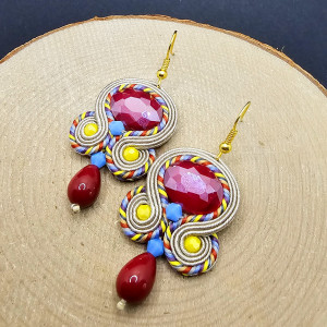 Kolorowe kolczyki sutasz z czerwonymi kryształkami