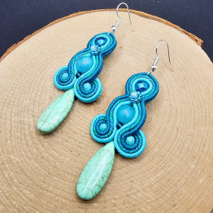 Kolorowe kolczyki sutasz z howlitem 2