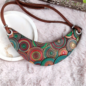 Kolorowy naszyjnik artystyczny – Unikalna technika, lekkość i styl