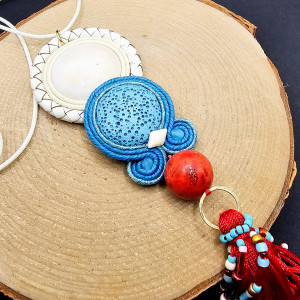 Kolorowy wisior sutasz z chwostem 3