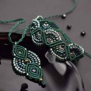 Komplet biżuterii butelkowa zieleń i srebro - bransoletka i naszyjnik